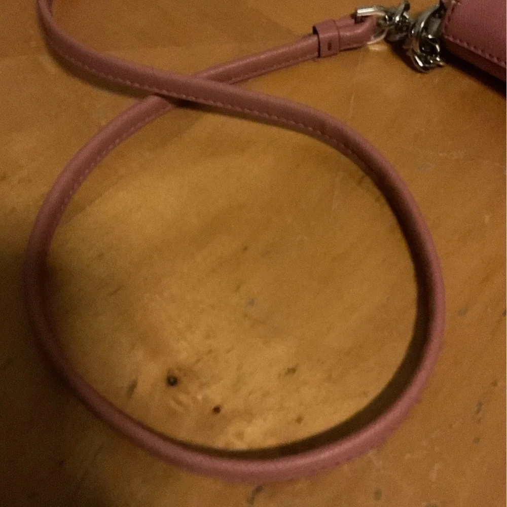 Calvin Klein‎ Cross Body Pink/Rose Purse With Chain On Strap